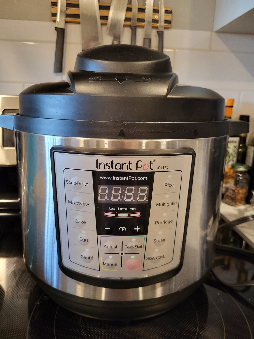Instant Pot Lux 6-in-1 Electric Pressure Cooker, Sterilizer Slow Cooker 8 Quart